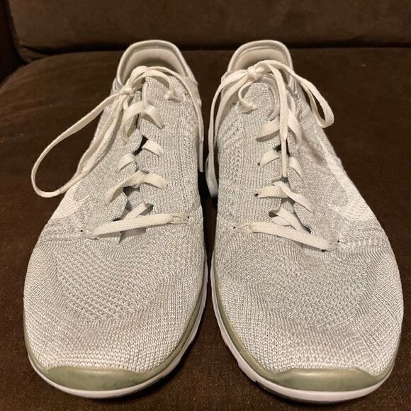 Excellent NIKE Flyknit TR Champagne Gold Silver White Womens 9 US 40.5 EUR - Picture 2 of 9
